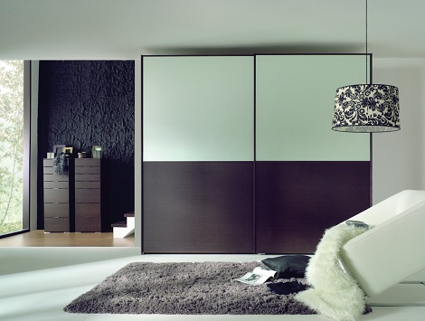 Carre schuifdeurkast Big 2,brede deuren,wengé,satine melkglas,240 breed,240 cm. hoog, 70 cm. diep,design